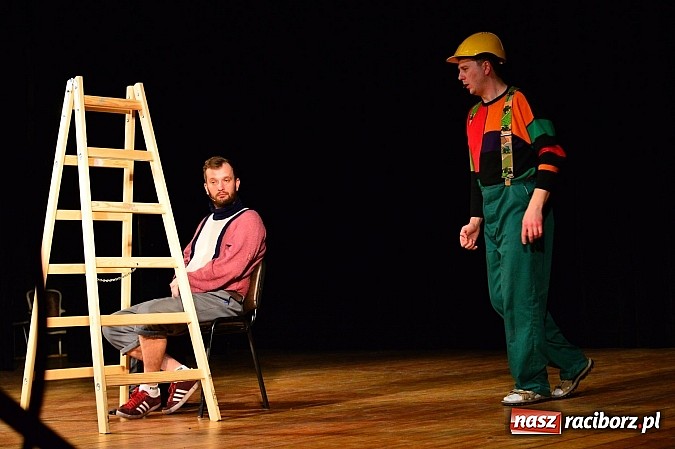 Zdjęcie w galerii na portalu naszraciborz.pl: Łowcy.B rozśmieszali publiczność w Kuźni Raciborskiej wiadomości z regionu