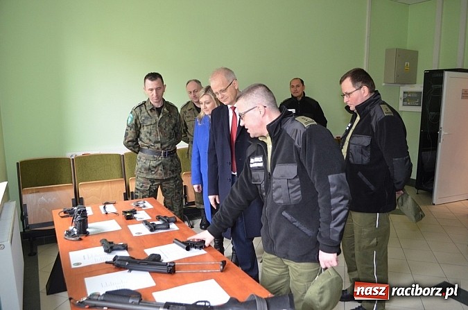 Zdjęcie w galerii na portalu naszraciborz.pl: Wojewoda Śląski gościł w Komendzie Śląsko-Małopolskiego Oddziału Straży Granicznej wiadomości z regionu