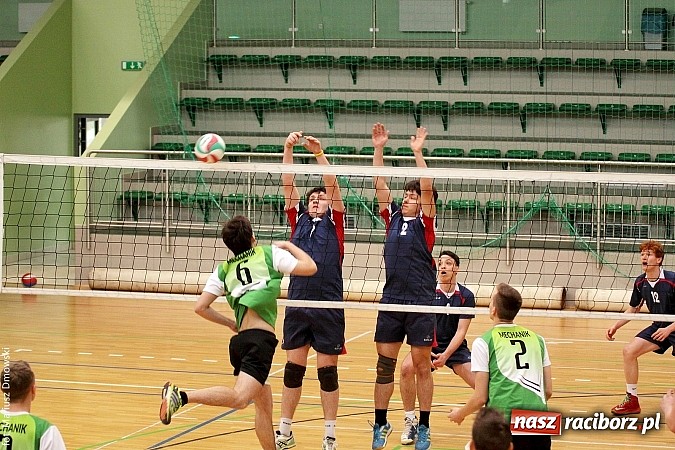 Zdjęcie w galerii na portalu naszraciborz.pl: I LO najlepsze w rozgrywkach siatkówki wiadomości z regionu