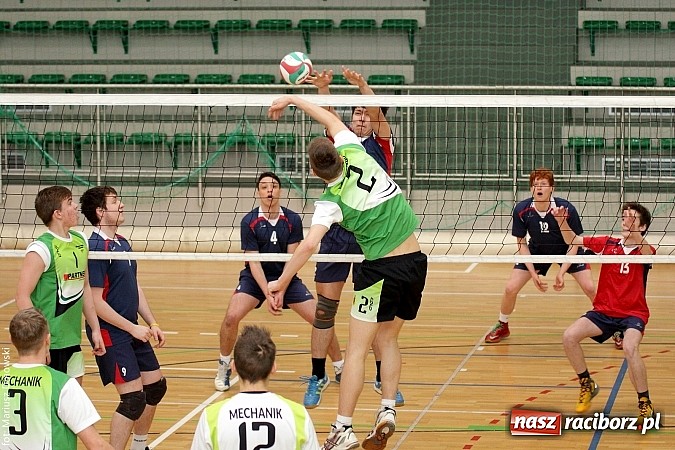 Zdjęcie w galerii na portalu naszraciborz.pl: I LO najlepsze w rozgrywkach siatkówki wiadomości z regionu