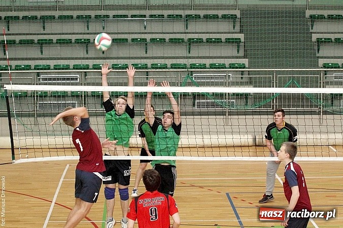 Zdjęcie w galerii na portalu naszraciborz.pl: I LO najlepsze w rozgrywkach siatkówki wiadomości z regionu