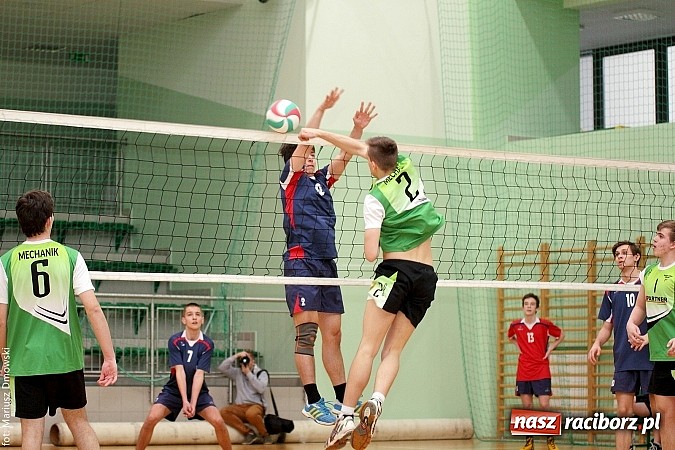 Zdjęcie w galerii na portalu naszraciborz.pl: I LO najlepsze w rozgrywkach siatkówki wiadomości z regionu