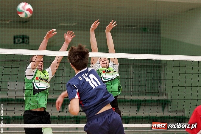 Zdjęcie w galerii na portalu naszraciborz.pl: I LO najlepsze w rozgrywkach siatkówki wiadomości z regionu