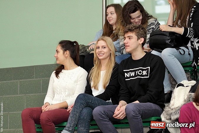 Zdjęcie w galerii na portalu naszraciborz.pl: I LO najlepsze w rozgrywkach siatkówki wiadomości z regionu