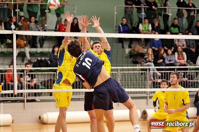 Zdjęcie w galerii na portalu naszraciborz.pl: I LO najlepsze w rozgrywkach siatkówki wiadomości z regionu