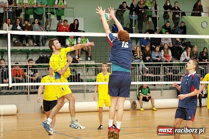 Zdjęcie w galerii na portalu naszraciborz.pl: I LO najlepsze w rozgrywkach siatkówki wiadomości z regionu