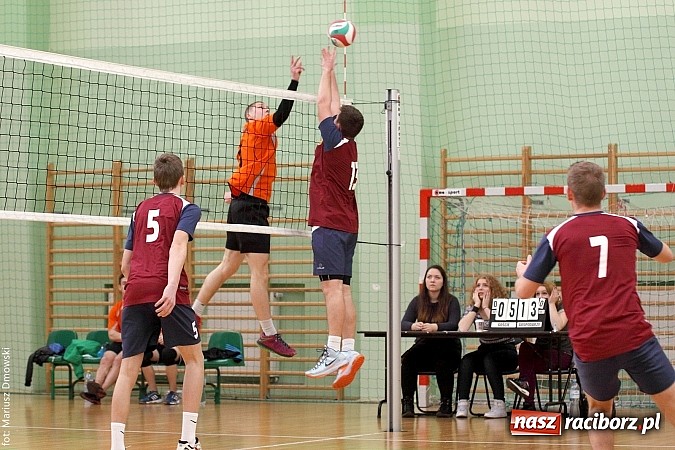 Zdjęcie w galerii na portalu naszraciborz.pl: I LO najlepsze w rozgrywkach siatkówki wiadomości z regionu
