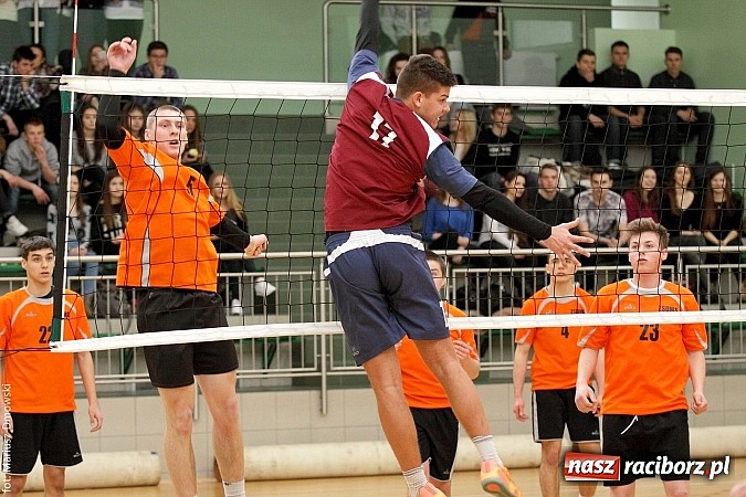 Zdjęcie w galerii na portalu naszraciborz.pl: I LO najlepsze w rozgrywkach siatkówki wiadomości z regionu