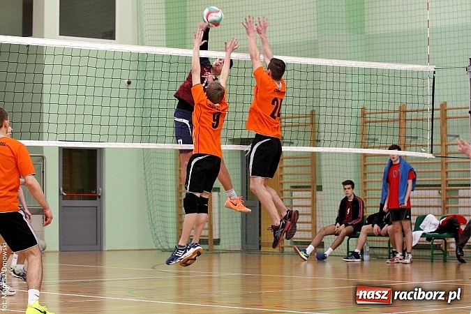 Zdjęcie w galerii na portalu naszraciborz.pl: I LO najlepsze w rozgrywkach siatkówki wiadomości z regionu