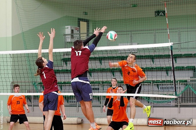 Zdjęcie w galerii na portalu naszraciborz.pl: I LO najlepsze w rozgrywkach siatkówki wiadomości z regionu