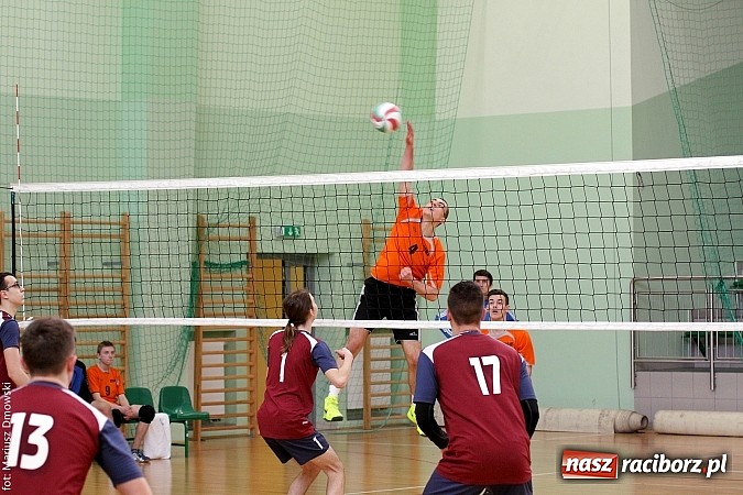 Zdjęcie w galerii na portalu naszraciborz.pl: I LO najlepsze w rozgrywkach siatkówki wiadomości z regionu