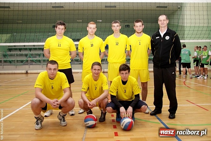 Zdjęcie w galerii na portalu naszraciborz.pl: I LO najlepsze w rozgrywkach siatkówki wiadomości z regionu