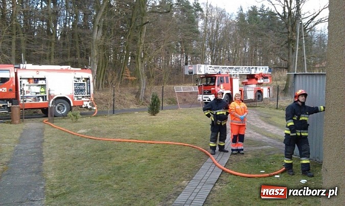 Zdjęcie w galerii na portalu naszraciborz.pl: Próbował popełnić samobójstwo. Wyskoczył z okna w Kobyli! wiadomości z regionu