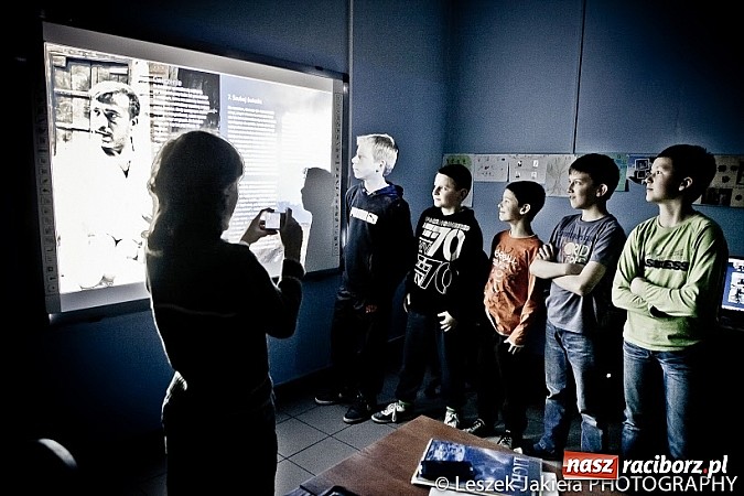 Zdjęcie w galerii na portalu naszraciborz.pl: Młodzi mieszkańcy gminy Krzanowice poznają świat fotografii wiadomości z regionu