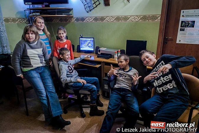 Zdjęcie w galerii na portalu naszraciborz.pl: Młodzi mieszkańcy gminy Krzanowice poznają świat fotografii wiadomości z regionu