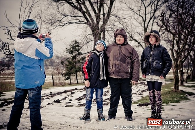 Zdjęcie w galerii na portalu naszraciborz.pl: Młodzi mieszkańcy gminy Krzanowice poznają świat fotografii wiadomości z regionu