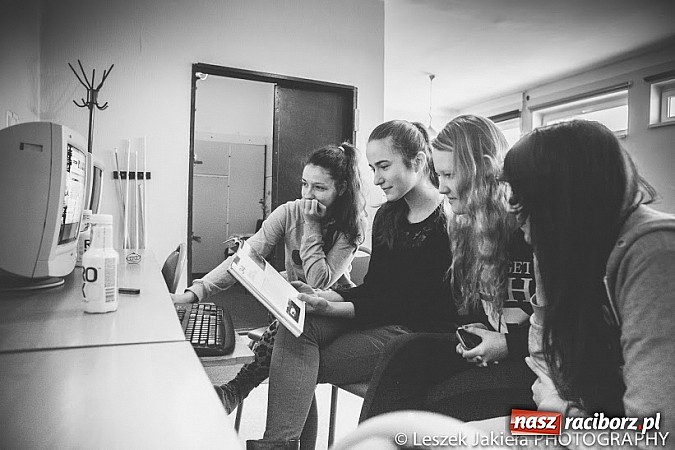 Zdjęcie w galerii na portalu naszraciborz.pl: Młodzi mieszkańcy gminy Krzanowice poznają świat fotografii wiadomości z regionu