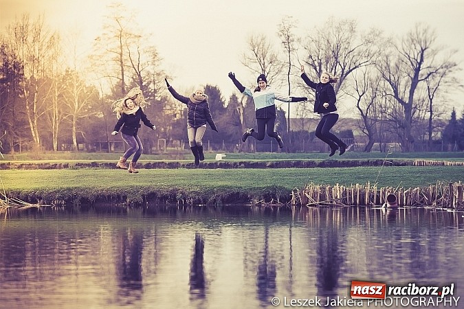 Zdjęcie w galerii na portalu naszraciborz.pl: Młodzi mieszkańcy gminy Krzanowice poznają świat fotografii wiadomości z regionu