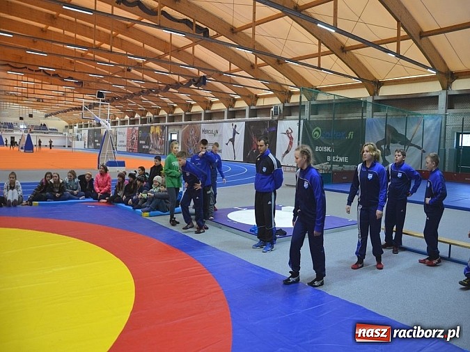 Zdjęcie w galerii na portalu naszraciborz.pl: Pokaz zapaśniczy i lekkoatletyczny w nowej hali SMS-u  wiadomości z regionu