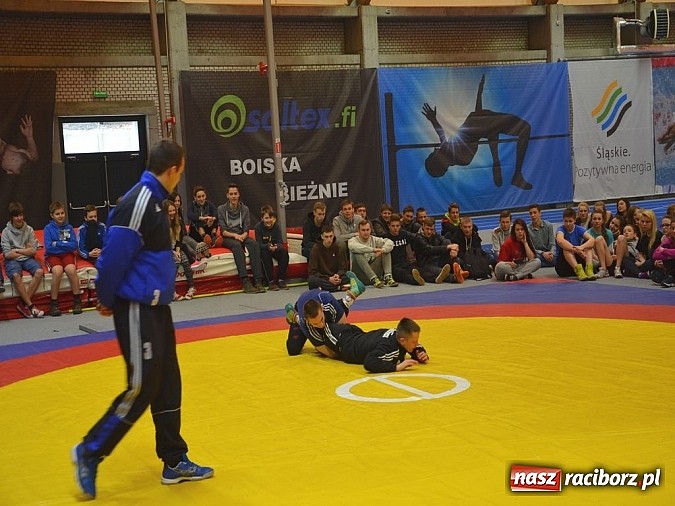 Zdjęcie w galerii na portalu naszraciborz.pl: Pokaz zapaśniczy i lekkoatletyczny w nowej hali SMS-u  wiadomości z regionu