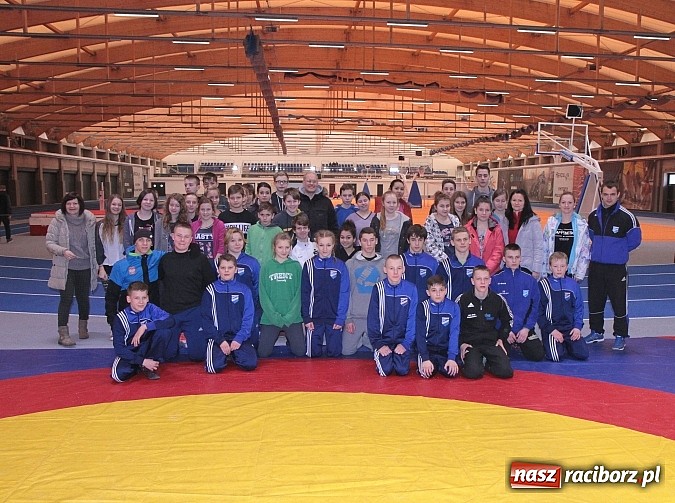 Zdjęcie w galerii na portalu naszraciborz.pl: Pokaz zapaśniczy i lekkoatletyczny w nowej hali SMS-u  wiadomości z regionu