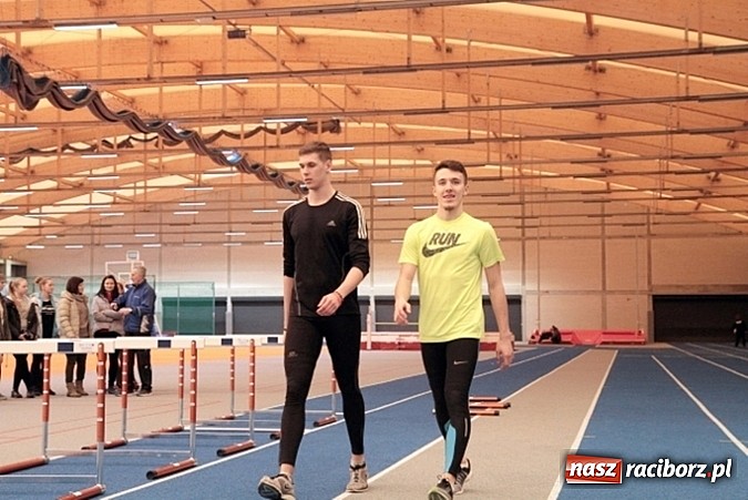 Zdjęcie w galerii na portalu naszraciborz.pl: Pokaz zapaśniczy i lekkoatletyczny w nowej hali SMS-u  wiadomości z regionu