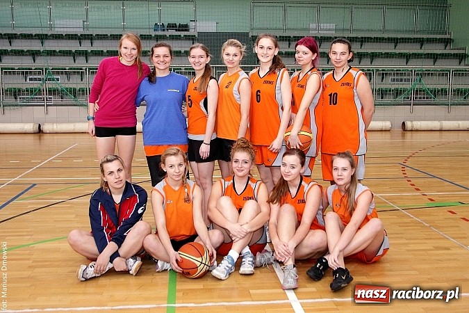 Zdjęcie w galerii na portalu naszraciborz.pl: Koszykówka dziewcząt szkół ponadgimnazjalnych wiadomości z regionu