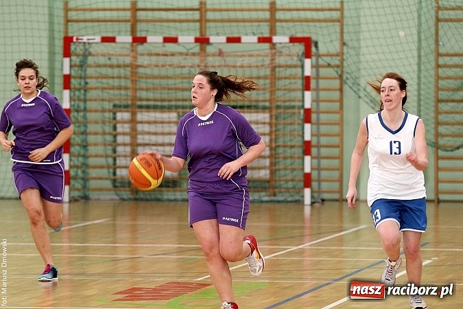 Zdjęcie w galerii na portalu naszraciborz.pl: Koszykówka dziewcząt szkół ponadgimnazjalnych wiadomości z regionu