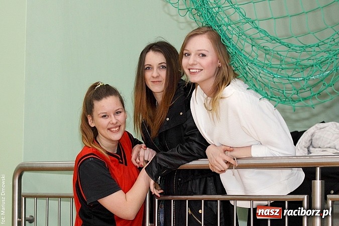 Zdjęcie w galerii na portalu naszraciborz.pl: Koszykówka dziewcząt szkół ponadgimnazjalnych wiadomości z regionu