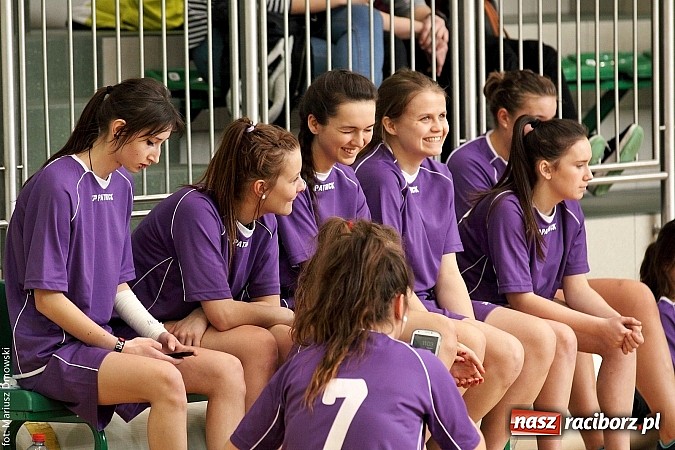 Zdjęcie w galerii na portalu naszraciborz.pl: Koszykówka dziewcząt szkół ponadgimnazjalnych wiadomości z regionu