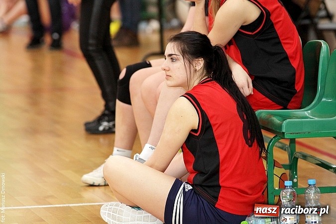 Zdjęcie w galerii na portalu naszraciborz.pl: Koszykówka dziewcząt szkół ponadgimnazjalnych wiadomości z regionu