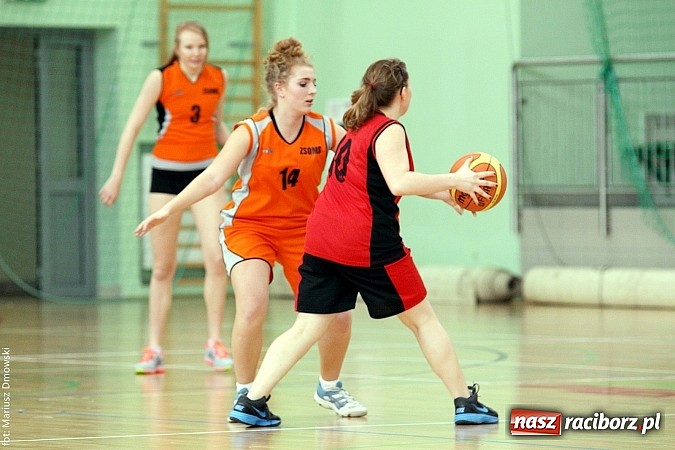 Zdjęcie w galerii na portalu naszraciborz.pl: Koszykówka dziewcząt szkół ponadgimnazjalnych wiadomości z regionu