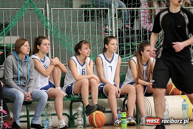 Zdjęcie w galerii na portalu naszraciborz.pl: Koszykówka dziewcząt szkół ponadgimnazjalnych wiadomości z regionu