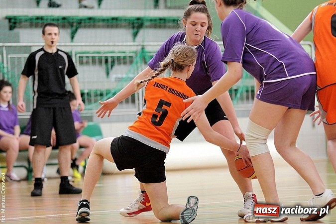 Zdjęcie w galerii na portalu naszraciborz.pl: Koszykówka dziewcząt szkół ponadgimnazjalnych wiadomości z regionu