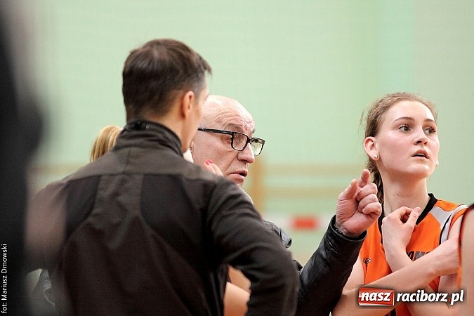 Zdjęcie w galerii na portalu naszraciborz.pl: Koszykówka dziewcząt szkół ponadgimnazjalnych wiadomości z regionu
