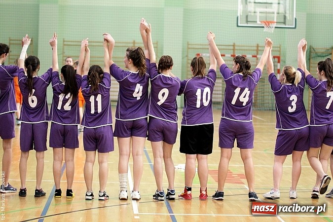 Zdjęcie w galerii na portalu naszraciborz.pl: Koszykówka dziewcząt szkół ponadgimnazjalnych wiadomości z regionu