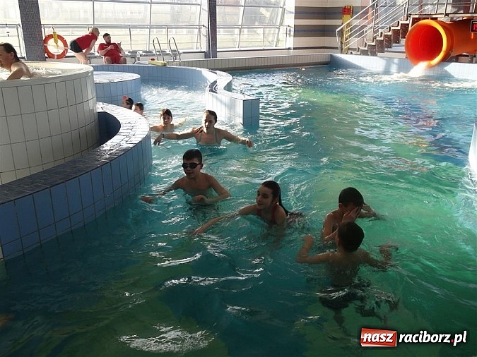Zdjęcie w galerii na portalu naszraciborz.pl: UKS Zryw z Nędzy odwiedził raciborski Aquapark wiadomości z regionu