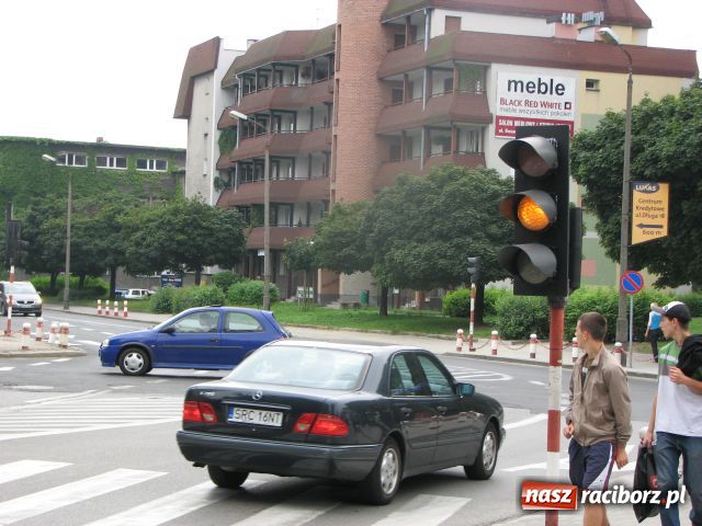 Zdjęcie w galerii na portalu naszraciborz.pl: Wolna amerykanka na skrzyżowaniu wiadomości z regionu