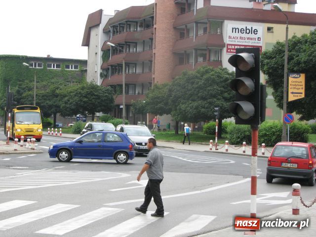 Zdjęcie w galerii na portalu naszraciborz.pl: Wolna amerykanka na skrzyżowaniu wiadomości z regionu