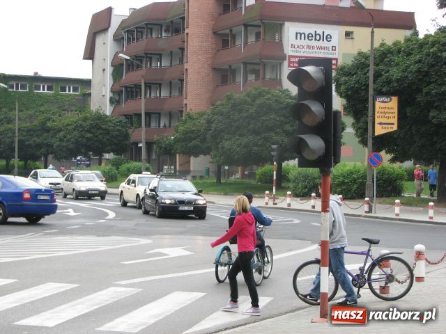 Zdjęcie w galerii na portalu naszraciborz.pl: Wolna amerykanka na skrzyżowaniu wiadomości z regionu