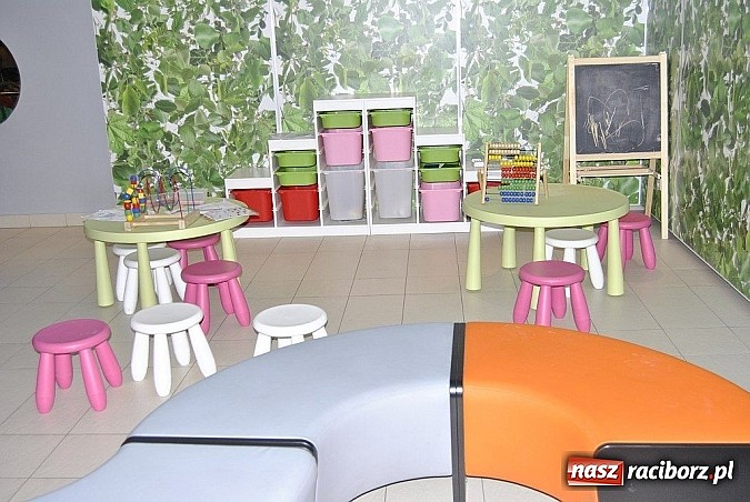 Zdjęcie w galerii na portalu naszraciborz.pl: Kącik zabaw w H2Ostróg wiadomości z regionu