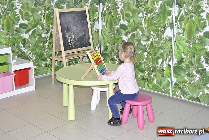 Zdjęcie w galerii na portalu naszraciborz.pl: Kącik zabaw w H2Ostróg wiadomości z regionu