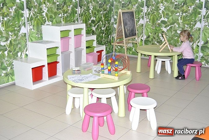 Zdjęcie w galerii na portalu naszraciborz.pl: Kącik zabaw w H2Ostróg wiadomości z regionu