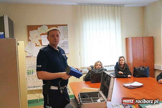 Zdjęcie w galerii na portalu naszraciborz.pl: Ekonomik w raciborskiej komendzie  wiadomości z regionu