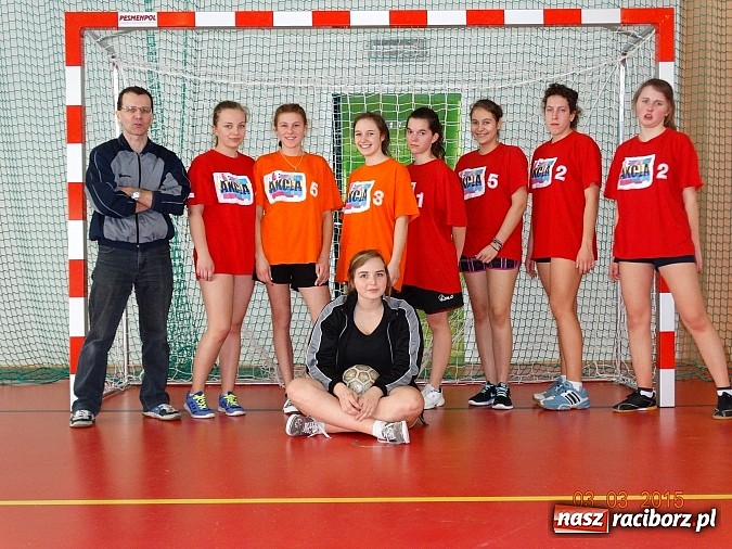 Zdjęcie w galerii na portalu naszraciborz.pl: Futbolistki rywalizowały o Puchar Dyrektora Zespołu Szk&oacute;ł w Krzanowicach wiadomości z regionu