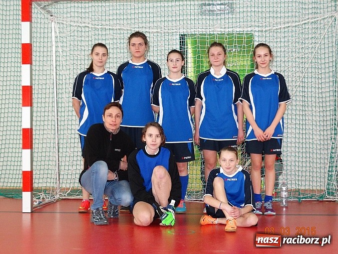 Zdjęcie w galerii na portalu naszraciborz.pl: Futbolistki rywalizowały o Puchar Dyrektora Zespołu Szk&oacute;ł w Krzanowicach wiadomości z regionu