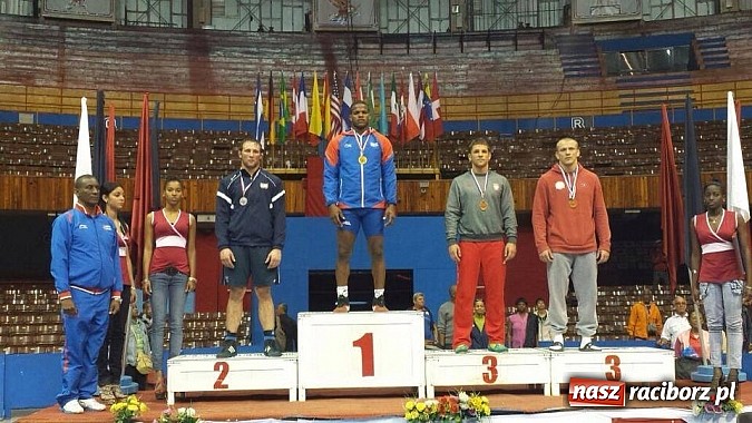 Zdjęcie w galerii na portalu naszraciborz.pl: Udany początek sezonu zapaśników Dębu. Jezierzański na drodze do igrzysk w RIO wiadomości z regionu