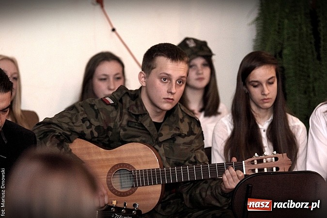 Zdjęcie w galerii na portalu naszraciborz.pl: Wieczornica ku pamięci Żołnierzy Wyklętych wiadomości z regionu