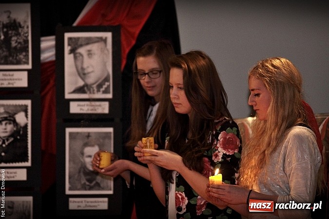 Zdjęcie w galerii na portalu naszraciborz.pl: Wieczornica ku pamięci Żołnierzy Wyklętych wiadomości z regionu