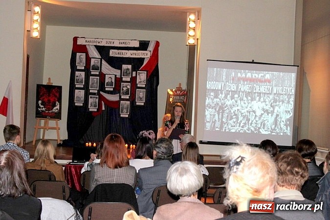 Zdjęcie w galerii na portalu naszraciborz.pl: Wieczornica ku pamięci Żołnierzy Wyklętych wiadomości z regionu